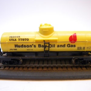 Vida como UTLX 77970 Hudson&#39;s Bay Oil and Gas Tank Car HO Gauge