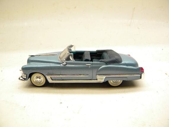 Road Signature 1949 Cadillac Coupe Deville Convertible Die-cast 1