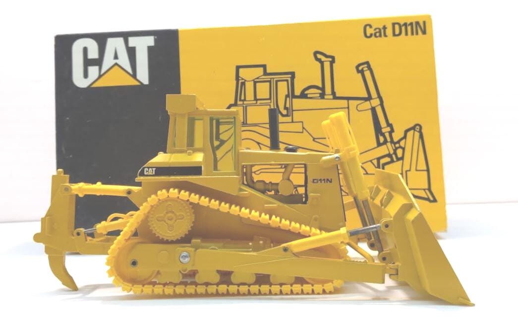 Conrad 2852 Cat D11N Track-Type Tractor With Ripper 150 Scale Die-Cast Made in Germany