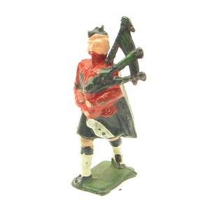 Vintage Cherilea Royal Scots Guard Blackwatch Highlander Brigade Piper Lead Figure   Made in England