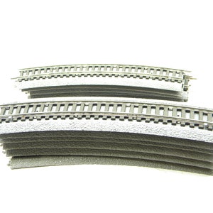 Vintage Marx HO Curve Track with Roadbed   Gray    Full Circle of 12 Sections