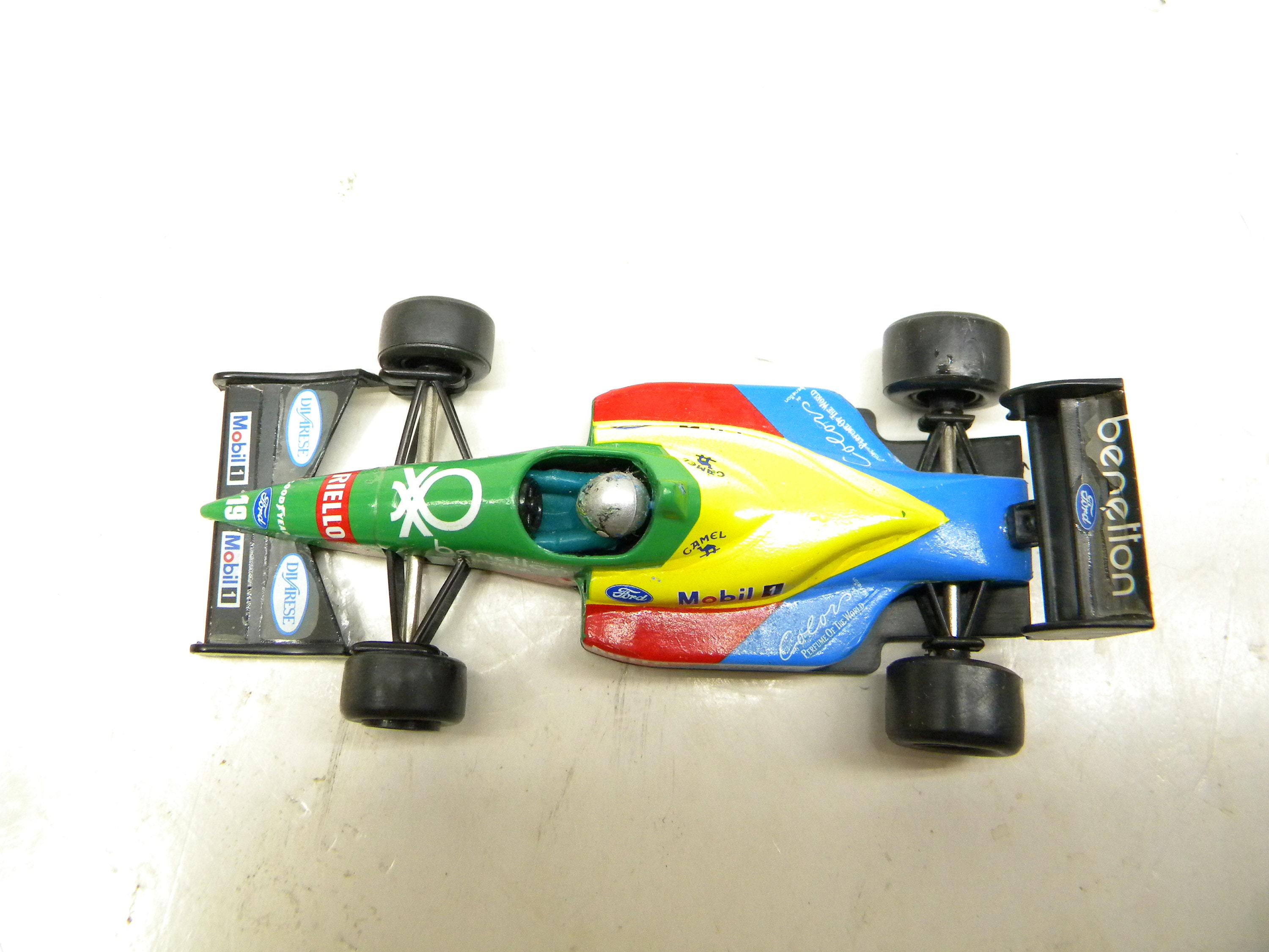 ONYX Benetton Ford B188 ミニカー il_fullxfull.6064066404_lm40.jpg