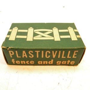 Plasticville HF-2 Fence and Gate Set in Original Box   Original 1950&#39;s O Gauge Plasticville