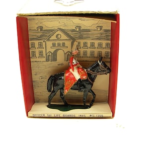 SAE Soldiers Of The World 1355 Officer 1st Life Guards 1945 On Horseback     Made in South Africa