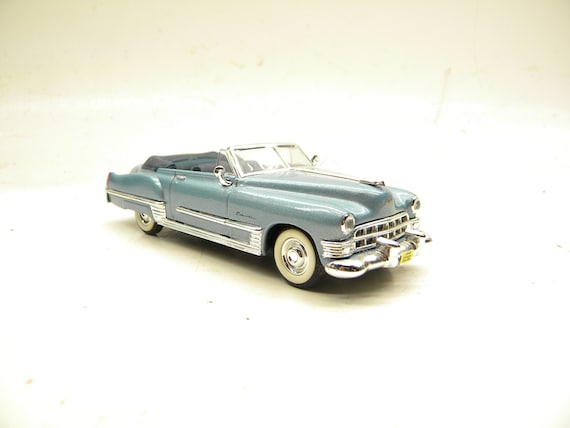 Road Signature 1949 Cadillac Coupe Deville Convertible Die-cast 1