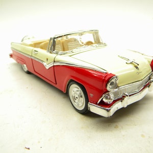 SunnySide 8704-5 1955 Ford Crown Victoria Convertible   1:24 Scale Die-cast