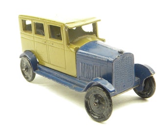 Tootsietoy 60-04 GM Sedan  1927-1933 General Motors Series  Late Nameless Radiator Version