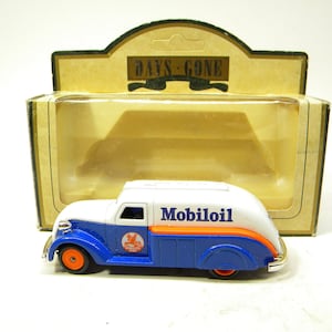 Lledo Days Gone 1939 Dodge Streamliner Mobiloil Delivery Truck   Die-cast  1:64 Scale