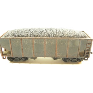 Vintage Marx HO 28233 Virginian Hopper Car with Coal Load   1958    Weathered