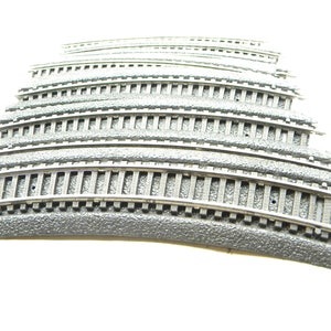 Vintage Marx HO Curve Track with Roadbed   Black    Full Circle of 12 Sections