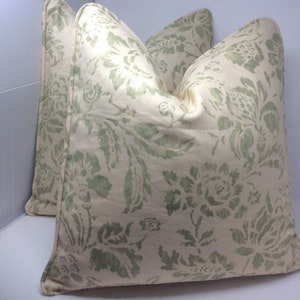 Duas capas de almofada de luxo de designer - Tecido misto de linho Verbena &quot;Fleur&quot; - Estampa de damasco creme/oliva - Debrum personalizado - Capas 20x20