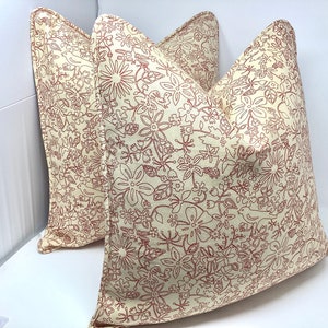 Duas capas de almofada Vervain - Tecido exclusivo de linho puro “Lavonda” - Estampa floral e de pássaros vermelho/creme - Debrum personalizado - Capas 20x20