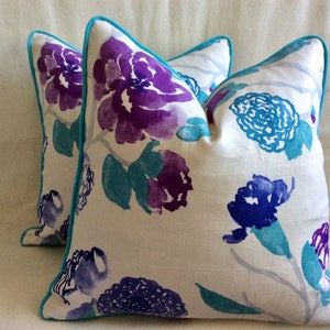Conjunto de capa de almofada de designer floral ousado - Tecido de linho Braemore “Yoshino” - Roxo/Turquesa - Tubulação personalizada - Capas 19x19