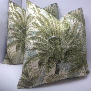 Fundas de almohadas para interior y exterior con estampado de hojas tropicales - Tela Tommy Bahama “Monteverdi” - Verde oliva/blanco roto - Juego de 2 piezas - Fundas de 20 x 20