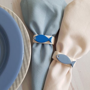 Anelli per tovaglioli a forma di pesce azzurro, porta tovaglioli a tema nautico, anelli per tovaglioli in stile casa al mare, decorazioni da tavola in stile costiero, decorazioni da cucina in stile spiaggia, matrimonio in spiaggia