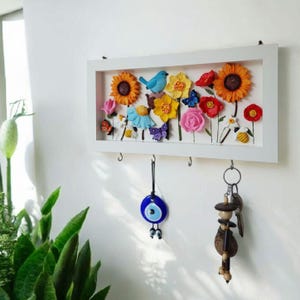 Key Holder for Decorative Wall with Flowers, Blue Bird Key Hanger With Colorful Flowers, Unique Housewarming Gift, Wall Key Holder Organizer