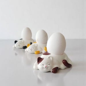 Hand-Painted Cat Egg Cup: Stoneware Breakfast Egg Holder