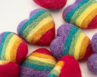 Corazones de lana de fieltro: Mini guirnalda de corazones arcoíris de 5 cm