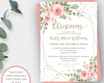 Puede incluir: Una plantilla de invitación de bautizo imprimible en rosa y dorado con un diseño floral. El texto dice "Bautizo" y "Ruby Marie Williams". La invitación incluye la fecha, la hora y el lugar del evento. La plantilla mide 12,7 cm por 17,8 cm y es 100% editable.