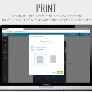 Pu&ograve; includere: Schermata di un computer che mostra un sito web per creare e stampare inviti. Il sito web si chiama "Template Designer" e il testo "PDF Download Options" &egrave; visibile. L'utente pu&ograve; scegliere di scaricare un PDF di alta qualit&agrave; a 300 dpi per la stampa, mostrare i segni di taglio e risparmiare carta.