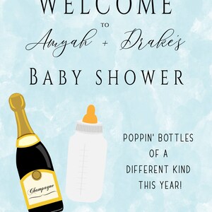 Puede incluir: Una invitaci&oacute;n de baby shower azul y blanca con el texto "Welcome to Amgah + Drake's Baby Shower" y "Poppin' Bottles of a Different Kind This Year!"  La fecha "September 12 2019" tambi&eacute;n est&aacute; incluida.  La invitaci&oacute;n presenta una botella de champ&aacute;n y un biber&oacute;n.