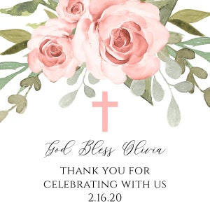 K&ouml;nnte beinhalten: Ein rosafarbenes Blumenmuster mit einem Kreuz und dem Text "God Bless Olivia" und "Thank You for Celebrating with Us 2.16.20".
