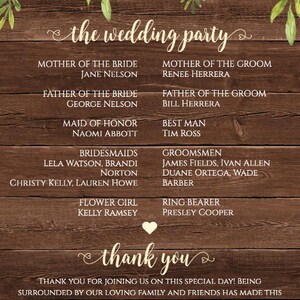 Może przedstawiać: Ruskie zaproszenie ślubne z drewnianym tłem i kwiatowym wzorem z słonecznikami i stokrotkami. Tekst głosi "the wedding party" i wymienia nazwiska członk&oacute;w ślubnej drużyny.