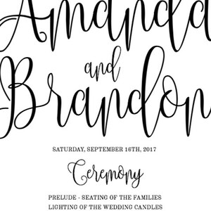 K&ouml;nnte beinhalten: Ein wei&szlig;es Hochzeitsprogramm mit schwarzem Kalligrafietext. Das Programm lautet "Willkommen zur Hochzeit von Amanda und Brandon" mit dem Datum "Samstag, 16. September 2017". Die Zeremoniedetails sind unten aufgef&uuml;hrt.