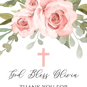 K&ouml;nnte beinhalten: Ein wei&szlig;es Etikett mit einem rosa Kreuz, rosa Rosen und gr&uuml;nen Bl&auml;ttern. Der Text lautet "God Bless Olivia" und "Thank You for Celebrating with Us 2.16.20".