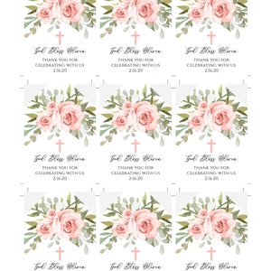K&ouml;nnte beinhalten: Neun rosa und wei&szlig;e florale Gef&auml;lligkeitskarten mit einem Kreuz und dem Text "God Bless Olivia" und "Vielen Dank f&uuml;r das Feiern mit uns 2.16.20".