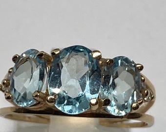 Magnificent 14Ct Gold Aquamarine and Diamond Shoulders Three Stone Trilogy Dress/Cocktail Ring Size 0