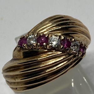 Vintage Solid 9Ct Yellow Gold Ruby & CZ Domed Ribbed Cocktail/Dress Ring size N Hallmarked