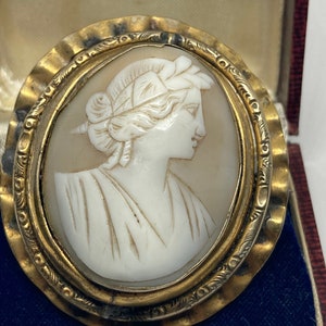 A Large Oval Victorian Pinchbeck Roman Lady  Triple Layered Shell Cameo circa 1880s