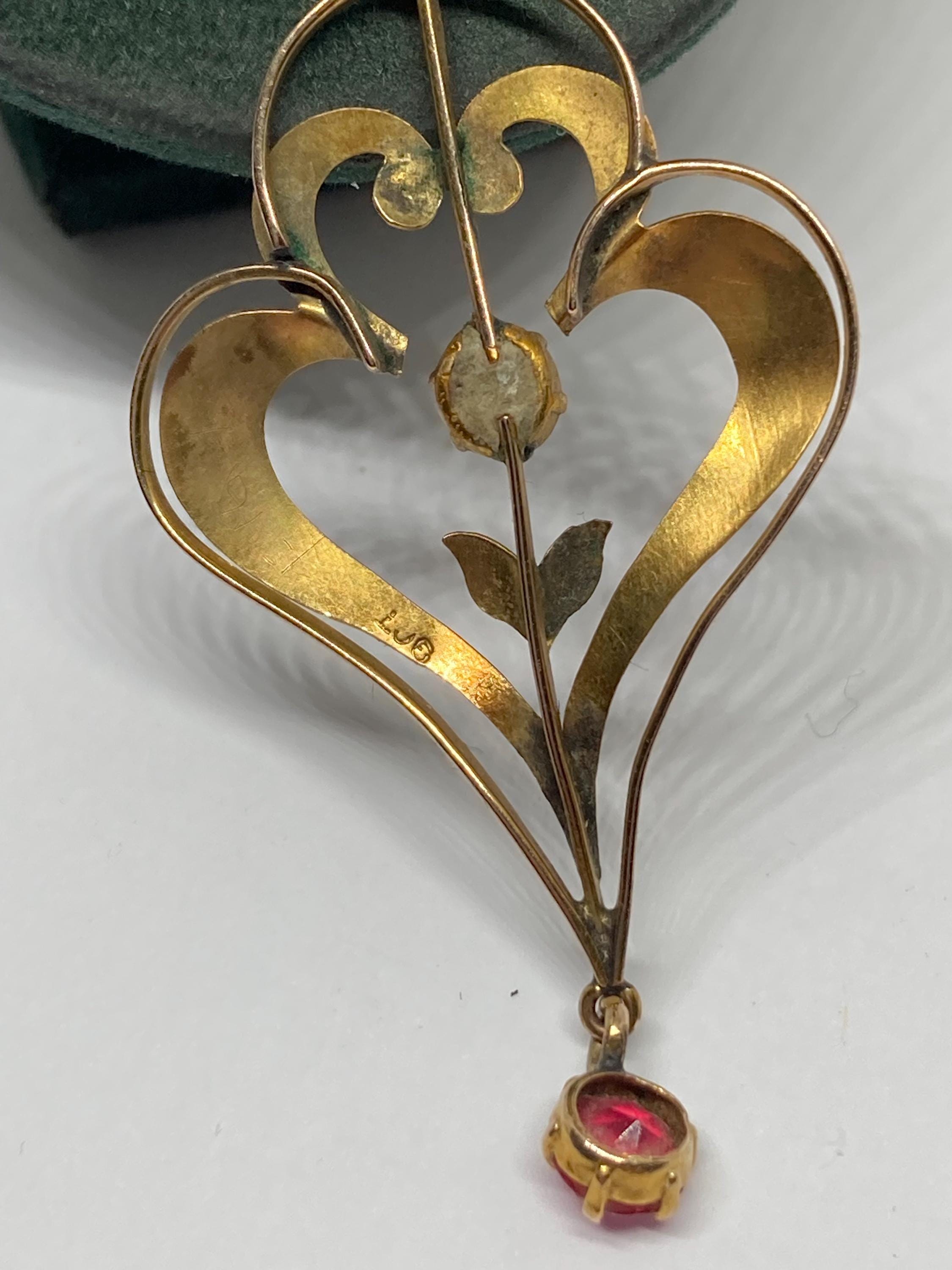 ペンダント ９CT 【ビクトリア時代】【アール・ヌーヴォー】 ペンダント 9CT 【ビクトリア時代】【アール・ヌーヴォー