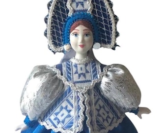 ロシアの衣装を着たヴィンテージの磁器人形、世界の人形コレクション