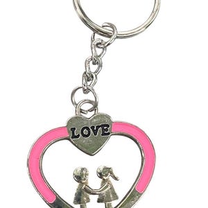 LOVE Schlüsselanhänger aus Metall und Emaille in Herzform