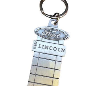 Vintage Ford Automobile-sleutelhanger
