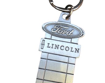 thumbnail interactive-video image 1 of Ford Blue & White Metal Keyring – Classic Car Badge Keychain 1 of 2
