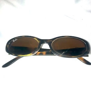 Vintage Sidestreet Ray-Ban RB2128 Women’s Tortoiseshell Frame Sunglasses Ray-Ban Sidestreet Sunglasses RB 2128-941 Tortoise Frames  main image 2