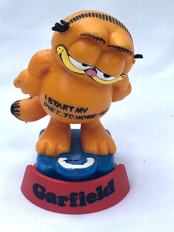 GARFIELD 西ドイツ製 80年代 当時物 ミニポスター Vintage Garfield on Scales Figure Bully West Germany - Etsy