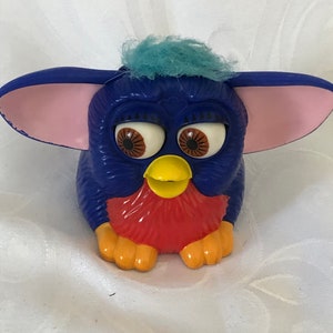 Zabawka Furby Happy Meal z McDonalds w kolorze niebieskim z 1998 r.
