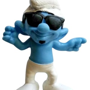 Smooth Smurf With Sunglasses Collectible Figurine McDonalds Happy Meal Toy 2013 PEYO PVC Figure 3”
