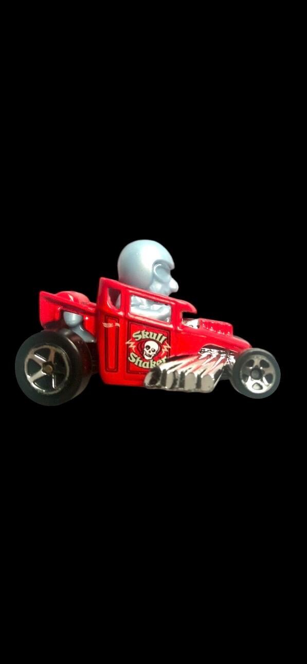 Hot Wheels 2017 Skull Shaker Experimotors 2 “ Hot Rod Red Diecast