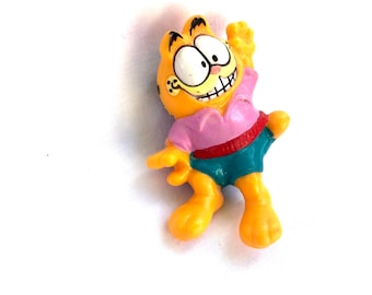 Garfield the Cat Mini Figure Sitting Pink Shirt United Syndicate