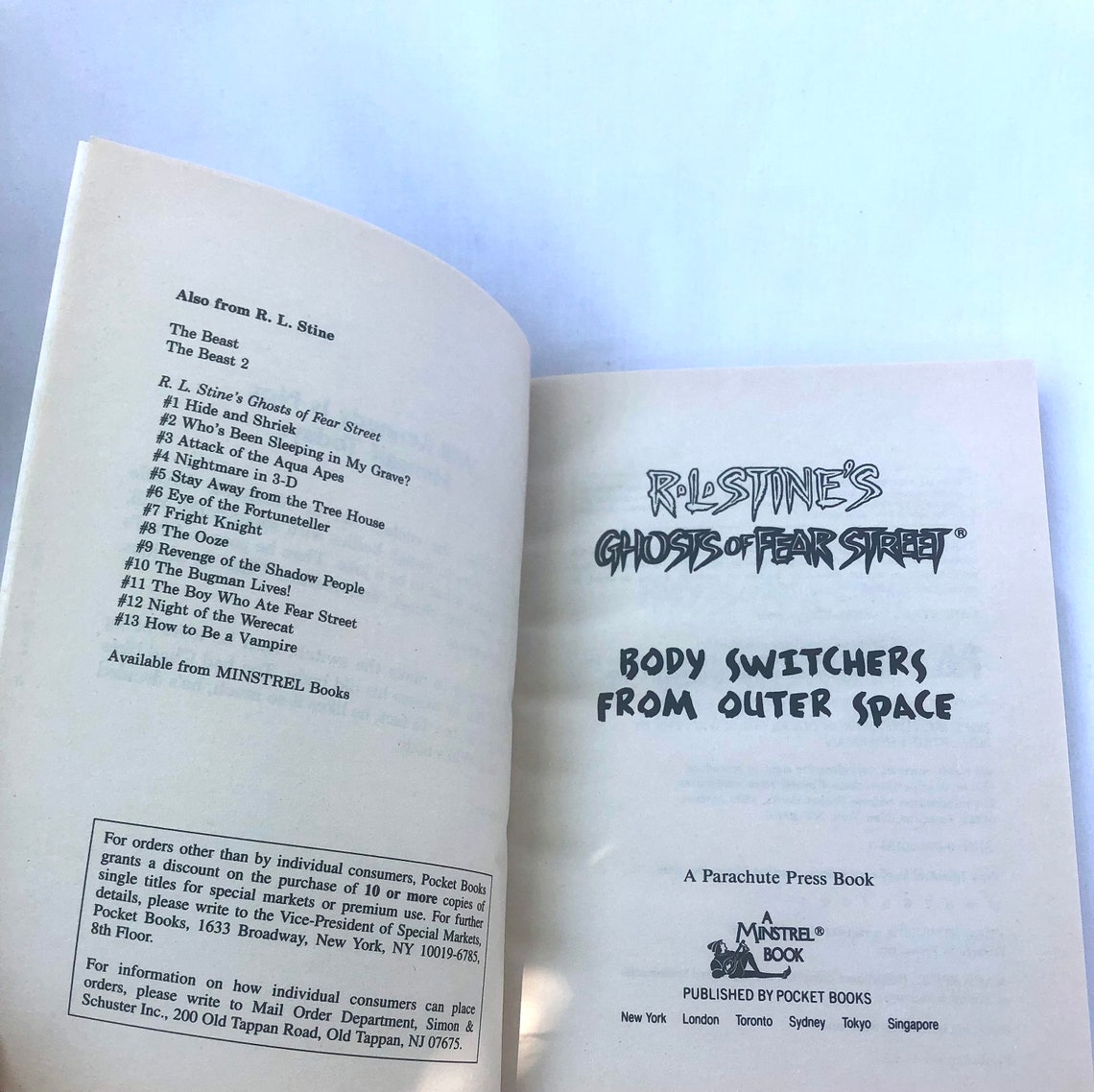 Ghosts Of Fear Street #14 ~  Body Switchers From Outer Space ~  By R. L. Stine ~ 1st Print Edition  1996 Vintage Book, photo 2 sur 5