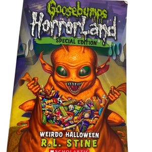 Goosebumps Horrorland #16 ~  Special Edition ~ Weirdo Halloween~ By  R.L. Stine 1st Print Edition
