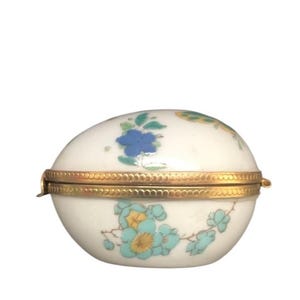 Vintage Porzellan Eiförmige Blumen Schmuckschachtel, Oval Pillbox, Hergestellt in Japan
