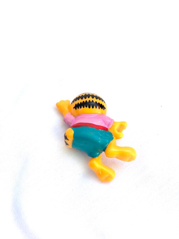 Garfield the Cat Mini Figure Sitting Pink Shirt United Syndicate