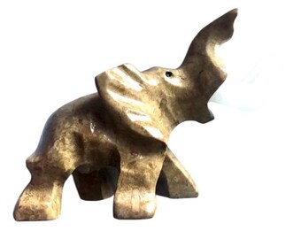 Figurine éléphant en pierre d'albâtre sculptée à la main vintage