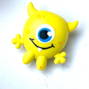 Banzai Yellow Alien Monster Rare Action Figure 2.5” Silly Monster Cake topper